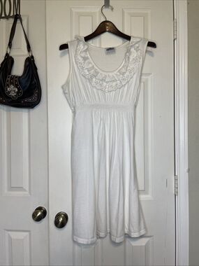 Metropolitan White Sleeveless Dress Women’s Large Ruffle Eyelet Cottagecore Midi